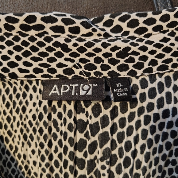 Apt. 9 Black and White Button Down Shirt - Picture 3 of 3